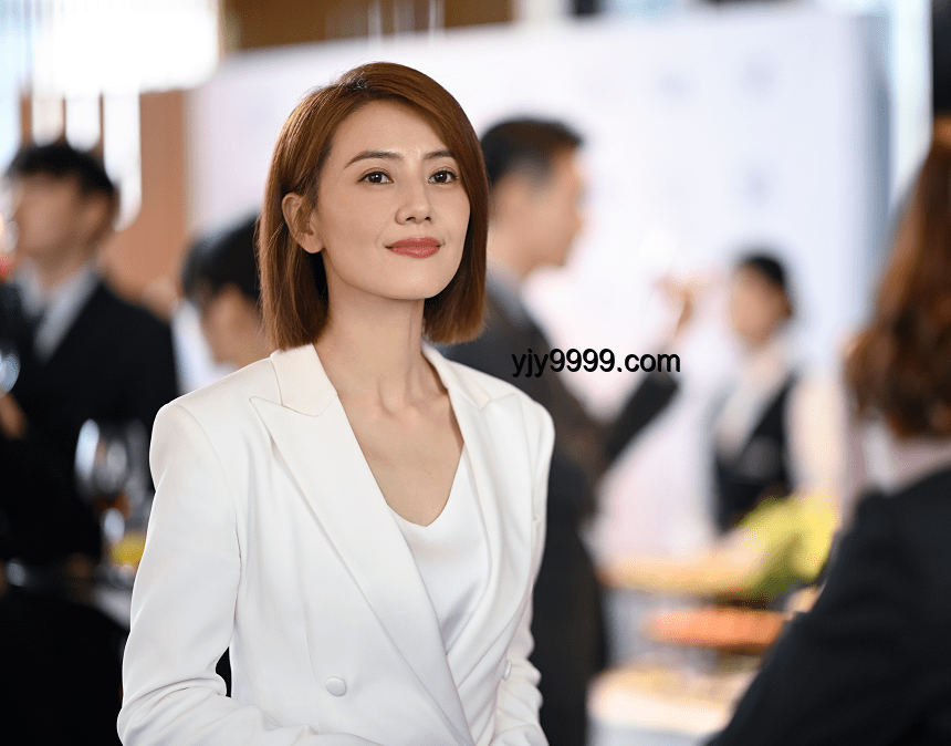 高圆圆的双面魅力：跨界融合的创新启示录 🌟,🎨,🌐,💡,🚀